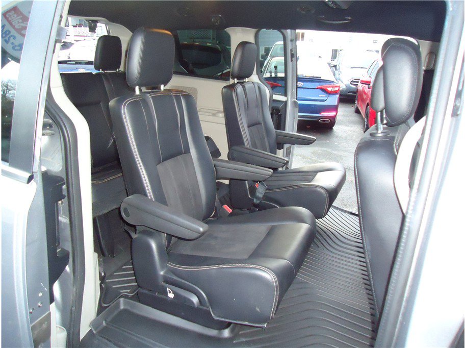 Used 2019 Dodge Grand Caravan SXT FWD image 12
