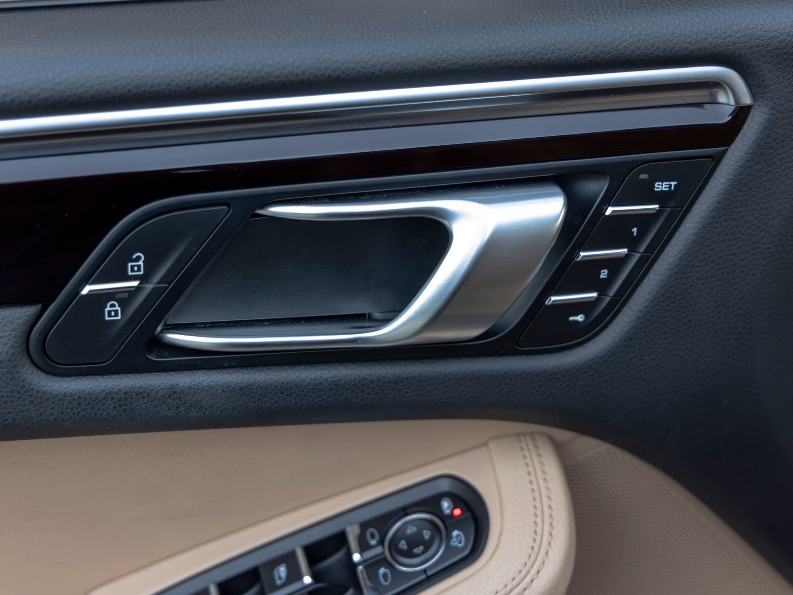 Certified 2020 Porsche Macan AWD/4WD image 22