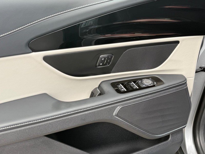 Certified 2025 Lincoln Nautilus Premier AWD/4WD image 26