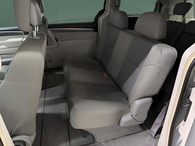 Used 2010 Volkswagen Routan S image 13