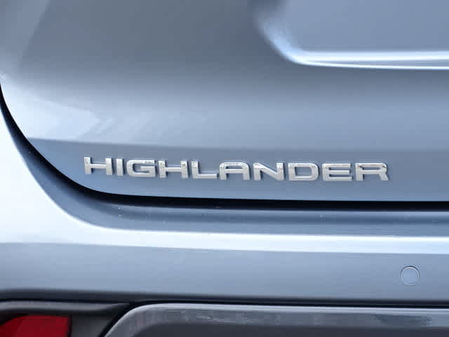 Used 2023 Toyota Highlander Limited FWD image 10