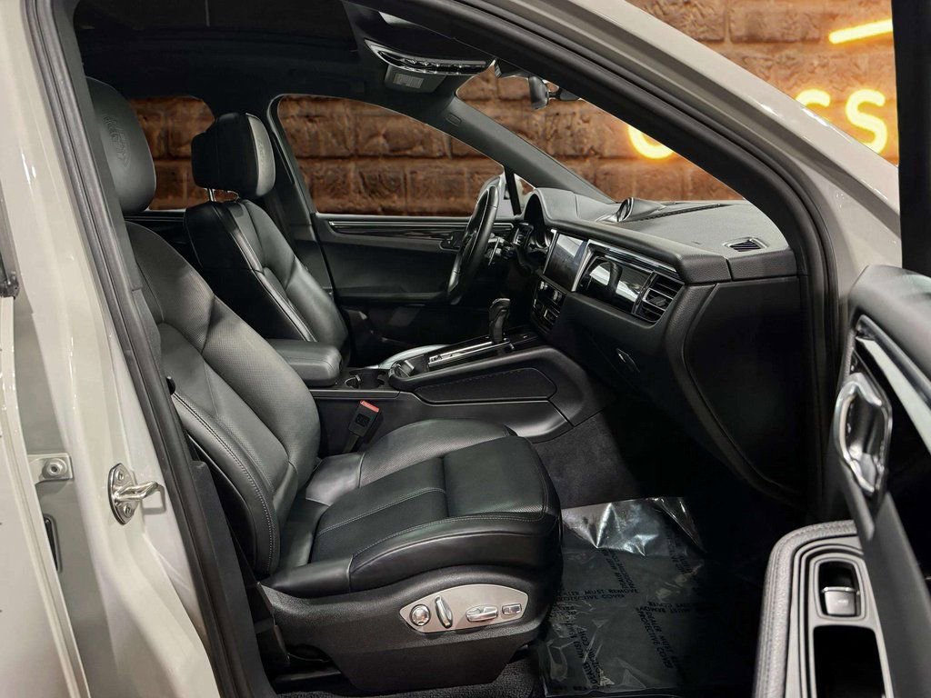 Used 2024 Porsche Macan image 26