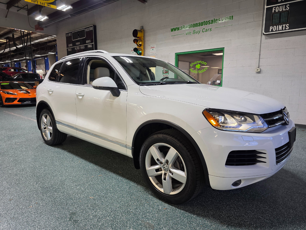 Used 2014 Volkswagen Touareg TDI image 4