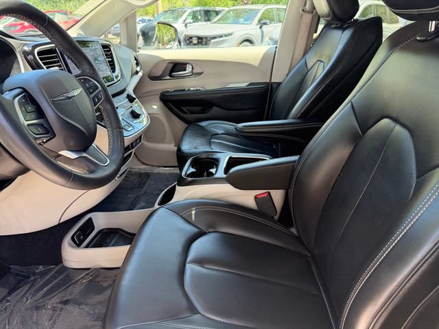Used 2023 Chrysler Pacifica Touring-L FWD image 20