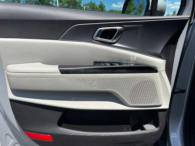 Certified 2022 Kia Carnival LX FWD image 26