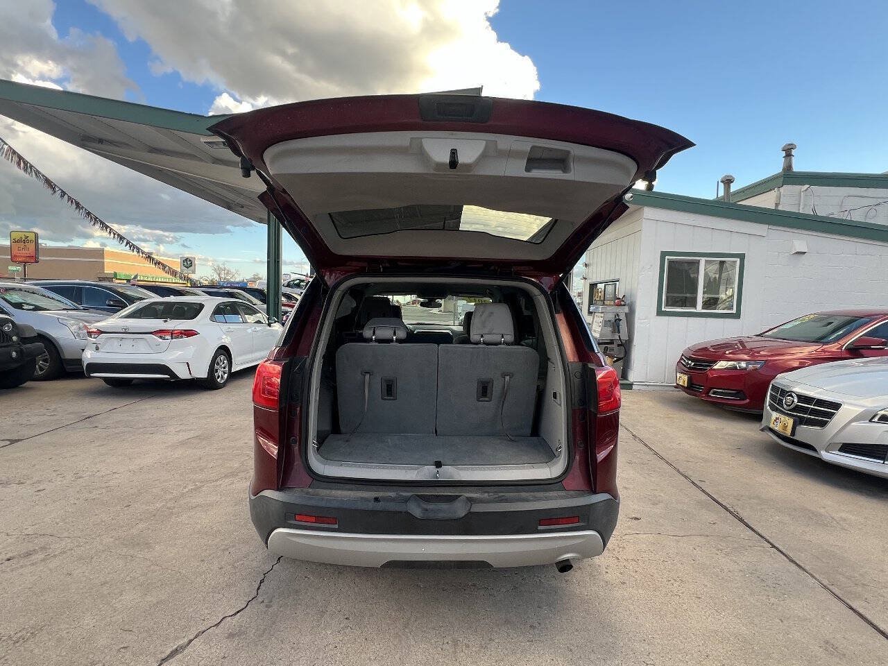 Used 2017 GMC Acadia SLE w/ LPO, Floor Liner Package AWD/4WD image 8