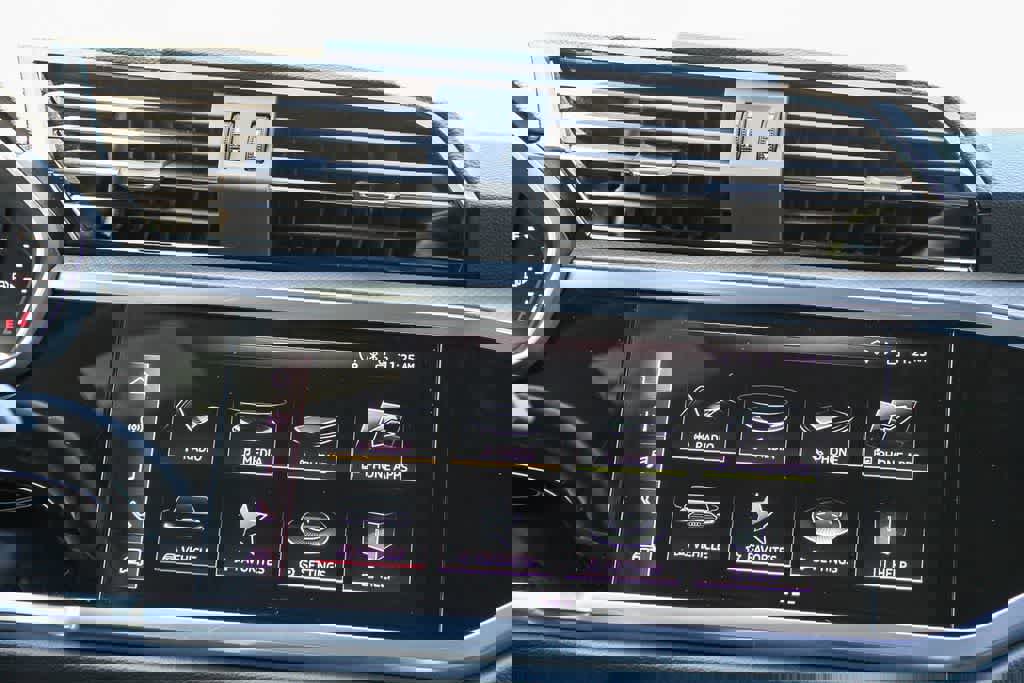 Used 2023 Audi Q3 2.0T Premium w/ Convenience Package image 15