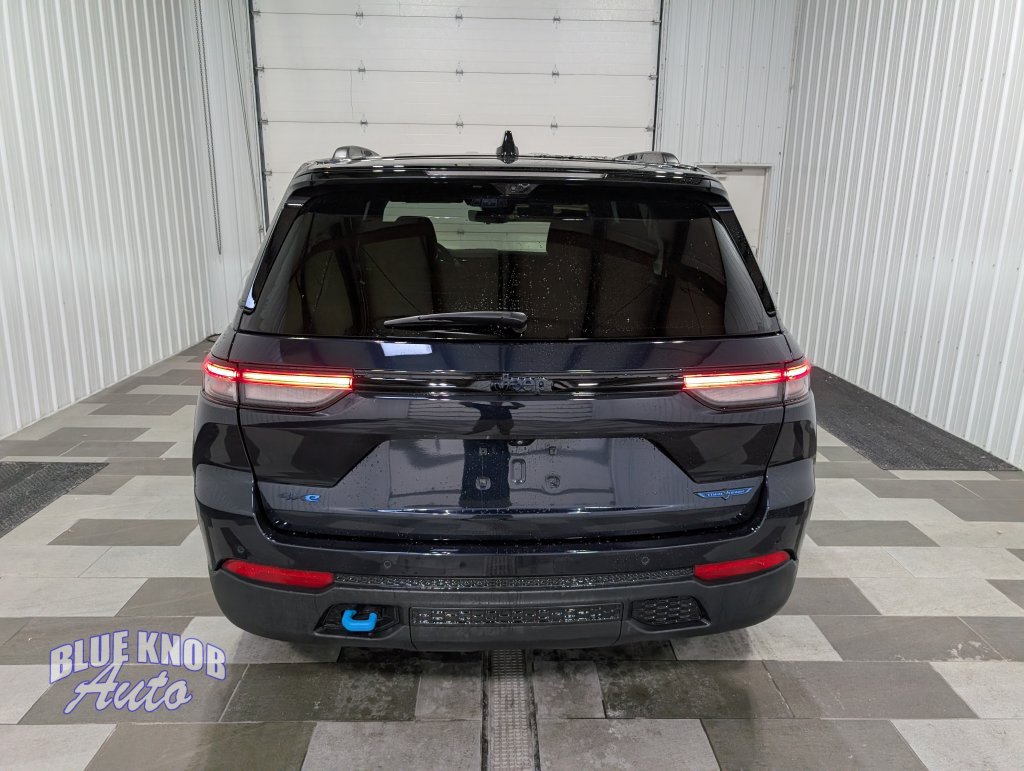 Used 2022 Jeep Grand Cherokee Trailhawk w/ Advanced Protech Group II AWD/4WD image 3
