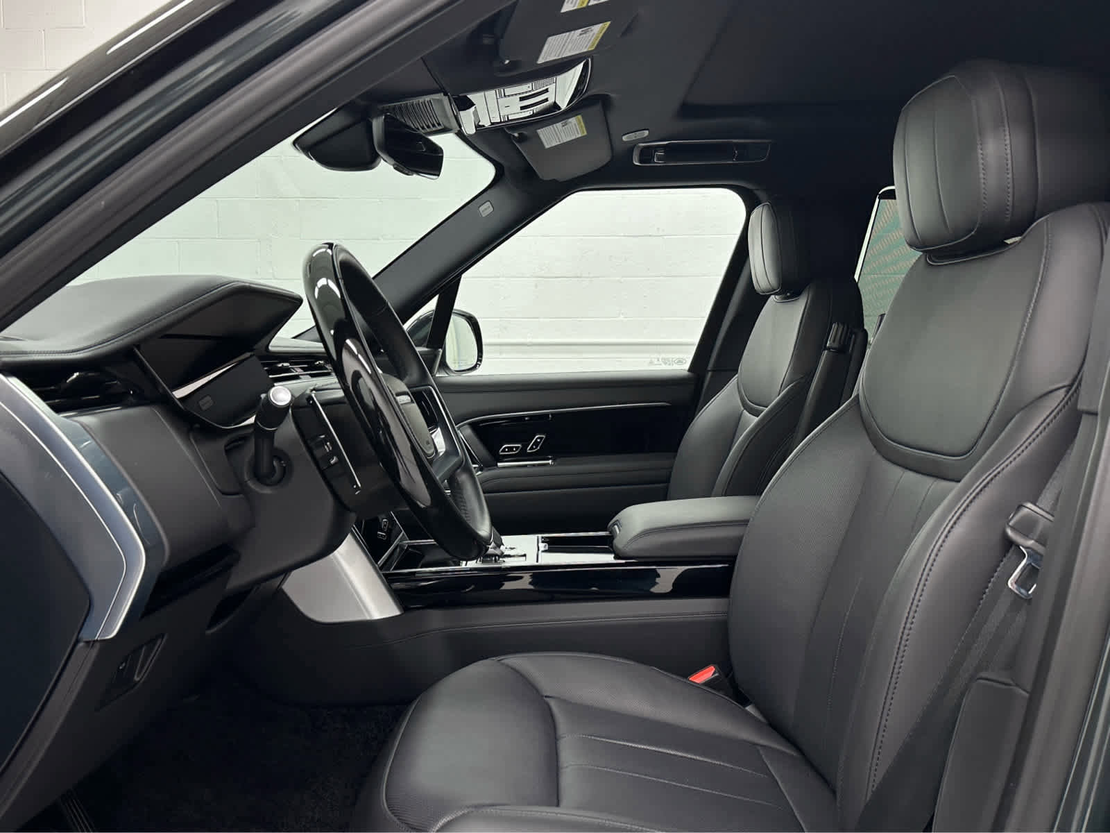 Used 2025 Land Rover Range Rover Long Wheelbase SE image 11