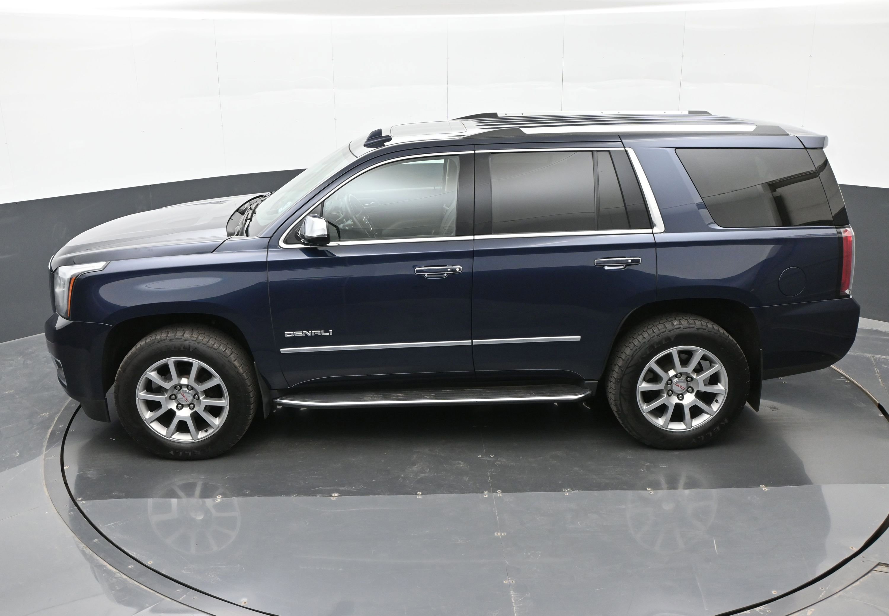Used 2020 GMC Yukon Denali w/ Open Road Package AWD/4WD image 36