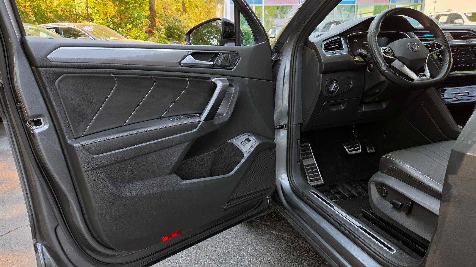 Certified 2024 Volkswagen Tiguan SE R-Line FWD image 18