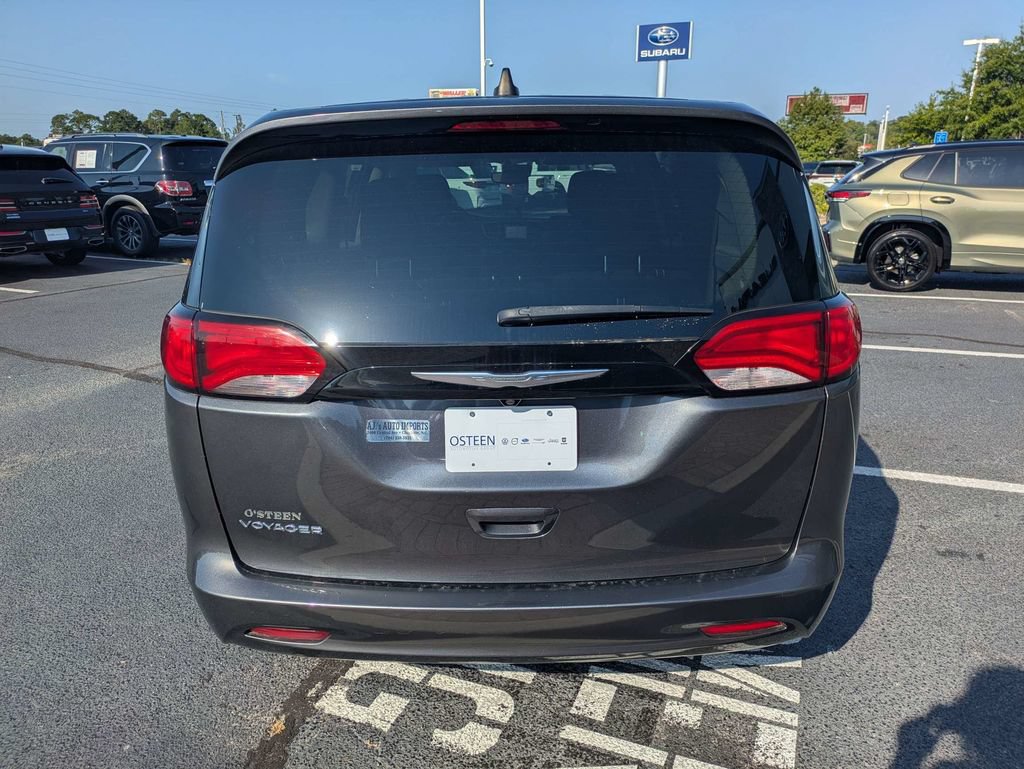 Used 2023 Chrysler Voyager LX FWD image 6