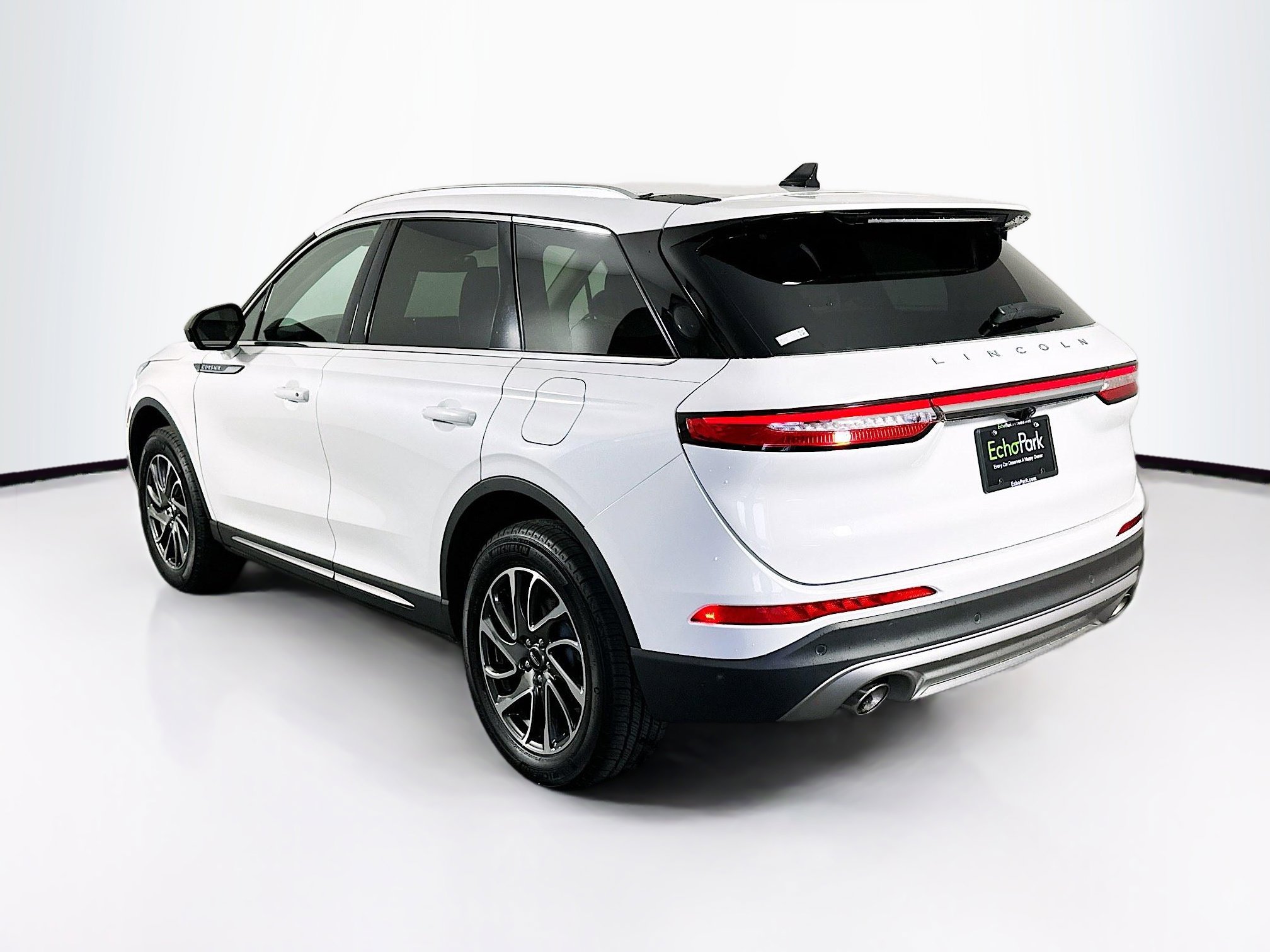 Used 2022 Lincoln Corsair AWD w/ Equipment Group 101A image 5