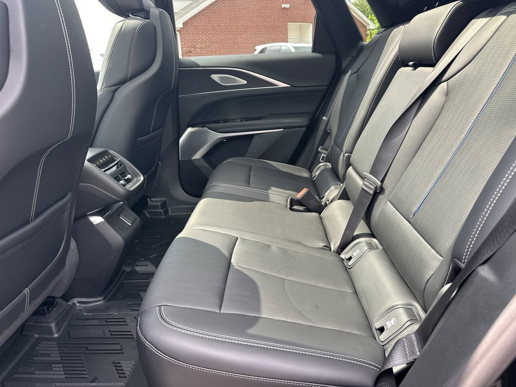 New 2026 Cadillac Lyriq V w/ LPO, Floor Liner Package AWD/4WD image 20