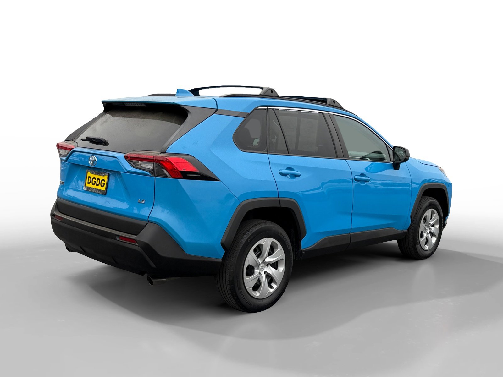 Used 2021 Toyota RAV4 LE image 5