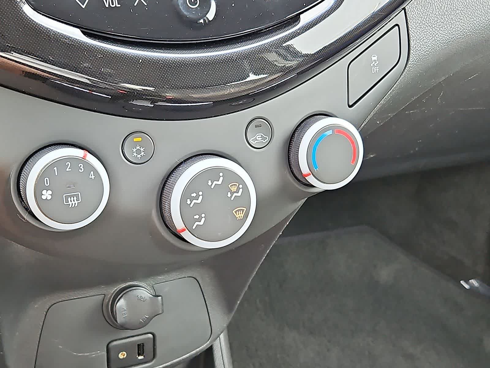 Certified 2014 Chevrolet Spark LT FWD image 21
