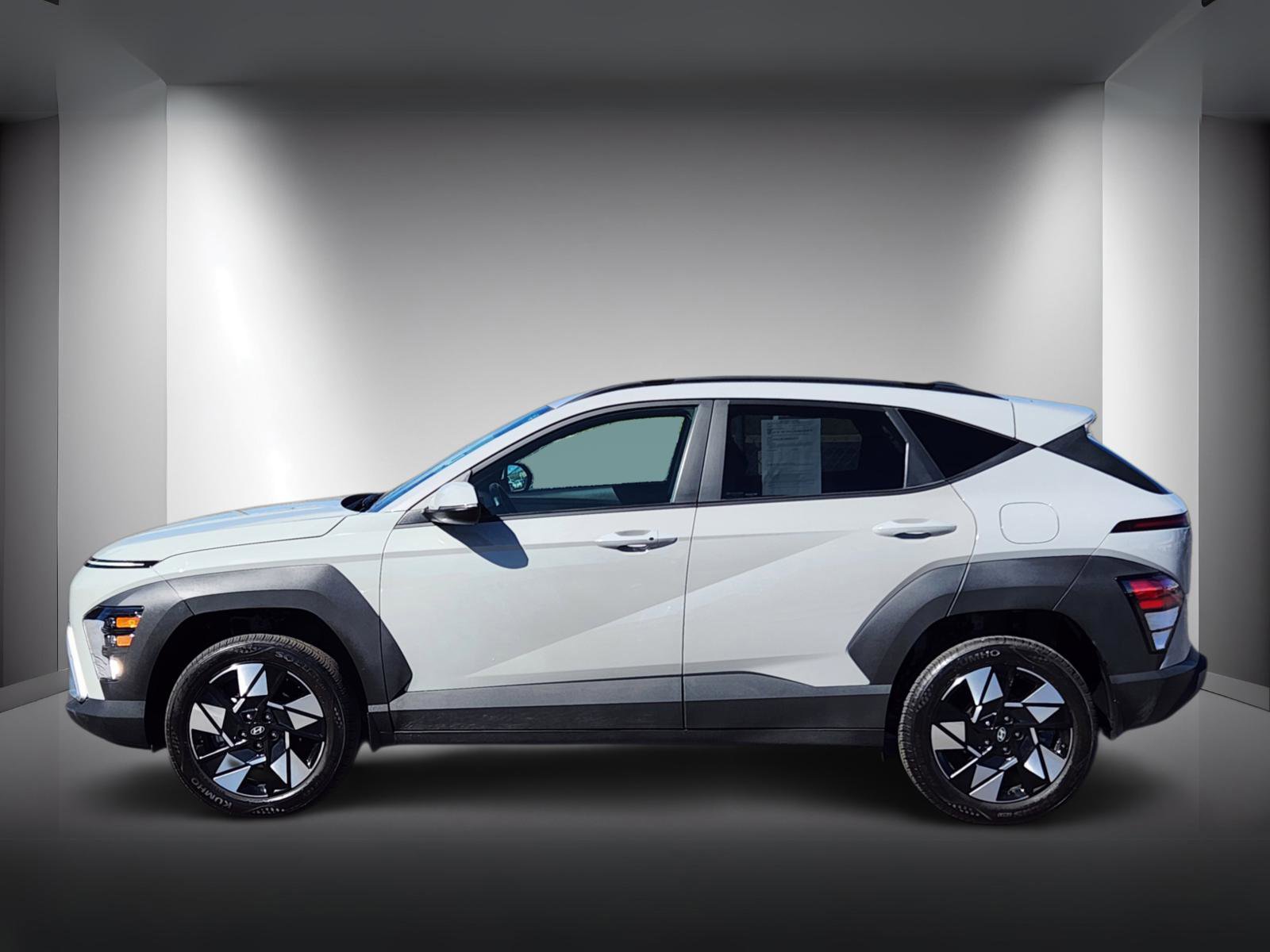 Used 2025 Hyundai Kona SEL image 2