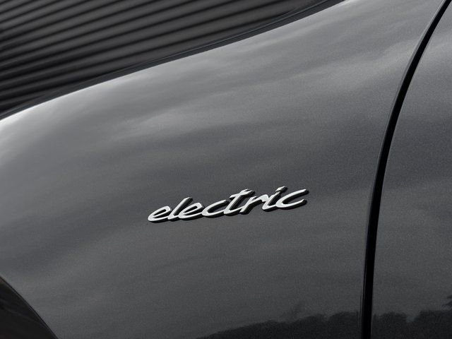 New 2026 Porsche Macan 4 Electric image 28