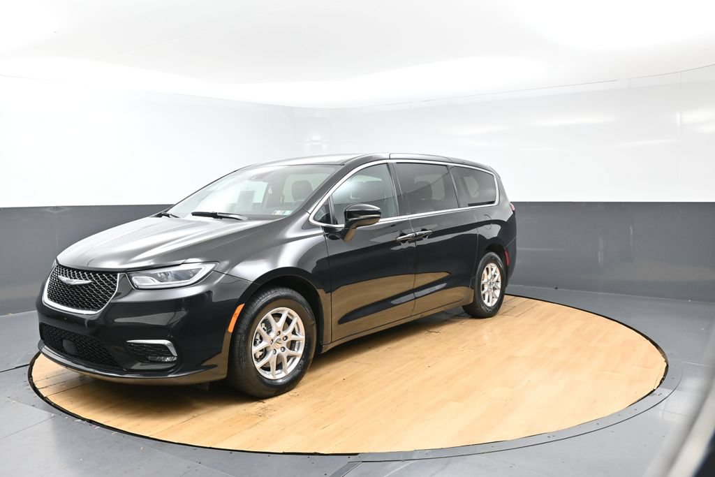 Used 2025 Chrysler Pacifica Select FWD image 7