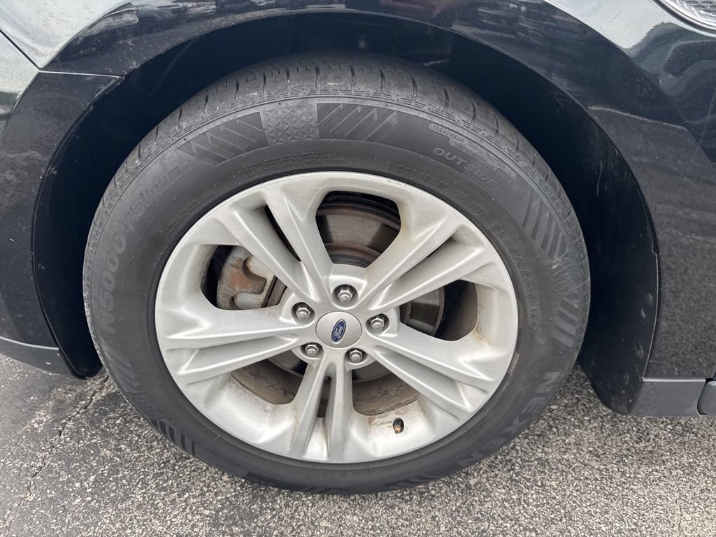 Used 2016 Ford Taurus SEL FWD image 46