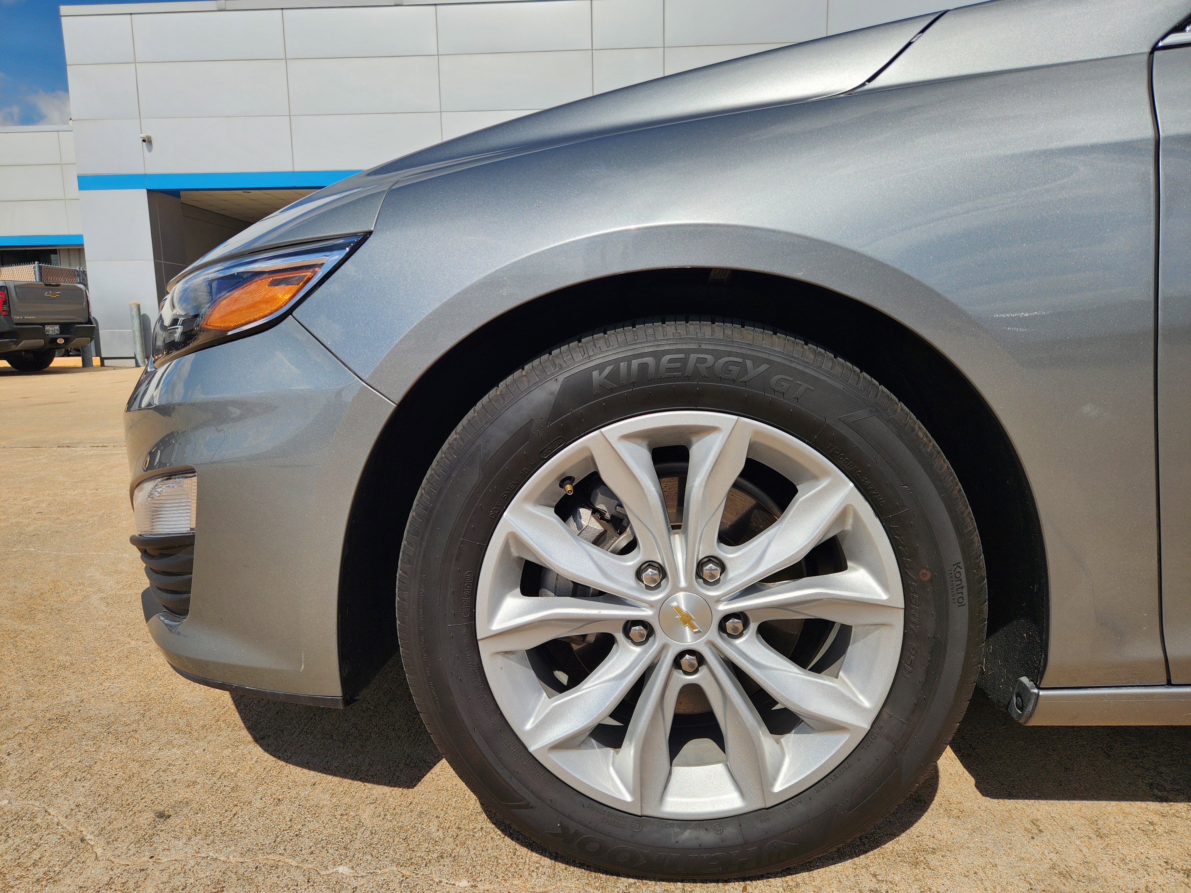 Used 2025 Chevrolet Malibu LT FWD image 9