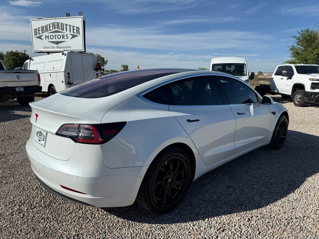 Used 2018 Tesla Model 3 Mid Range RWD image 10