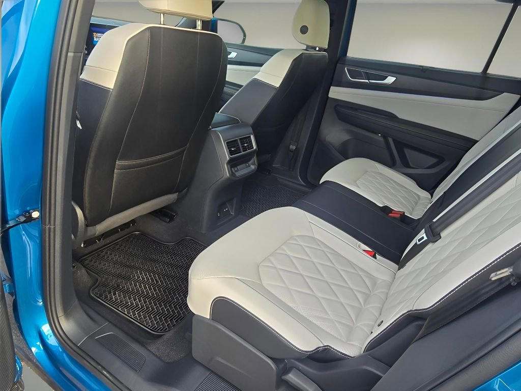 Used 2025 Volkswagen Atlas Cross Sport SEL Premium R-Line image 15