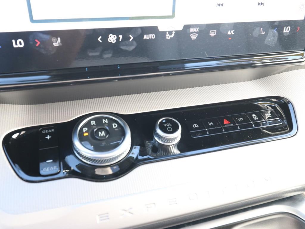 New 2026 Ford Expedition Active image 22