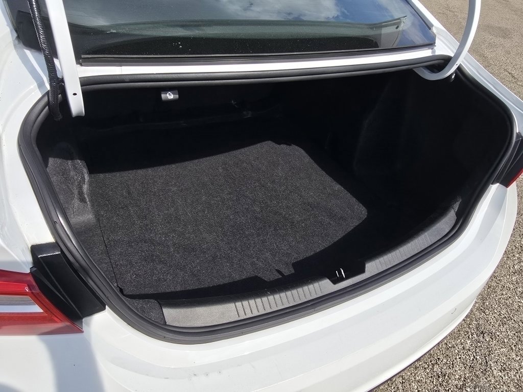 Used 2024 Chevrolet Malibu LT image 16