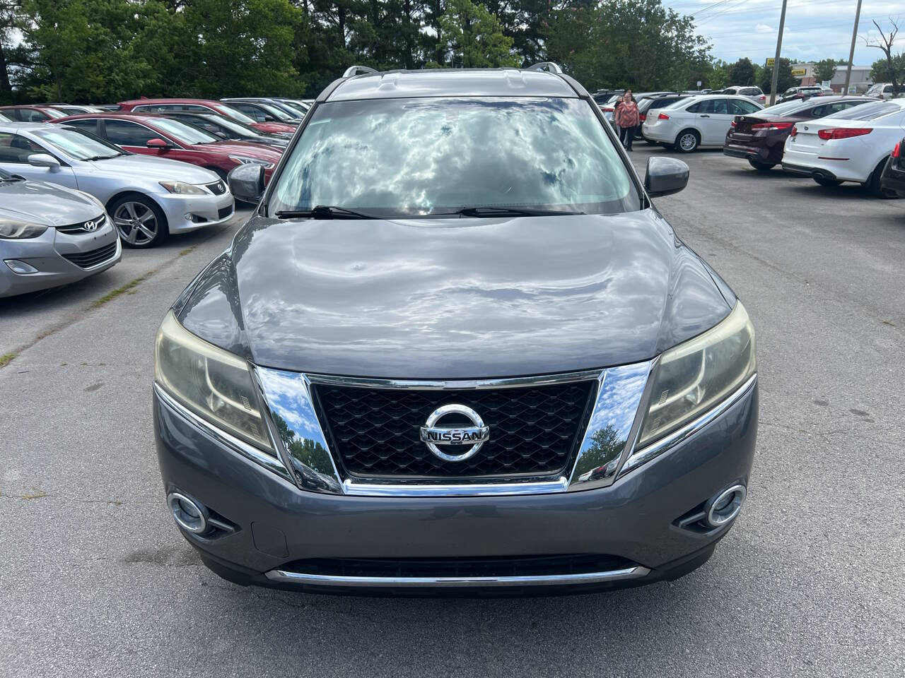 Used 2015 Nissan Pathfinder SV FWD image 2