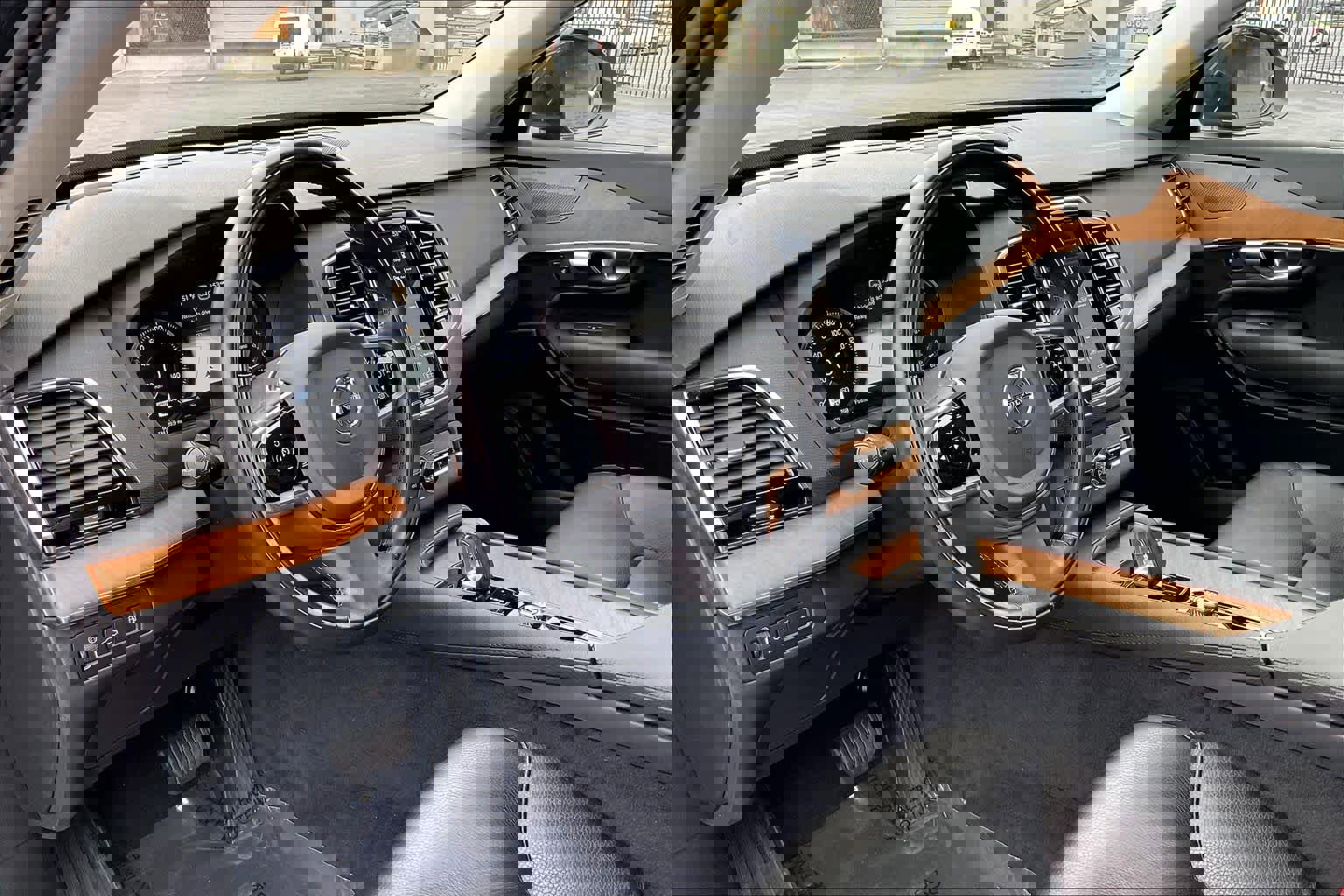 Used 2022 Volvo XC90 T8 Inscription Expression w/ Advanced Package image 17