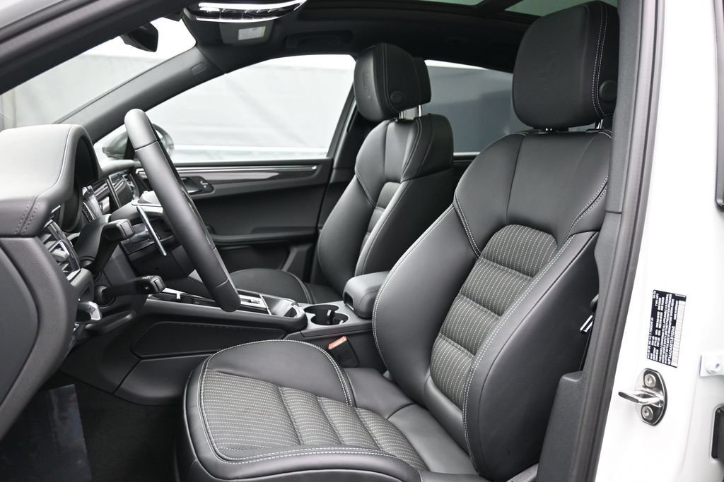 New 2026 Porsche Macan Turbo AWD/4WD image 5