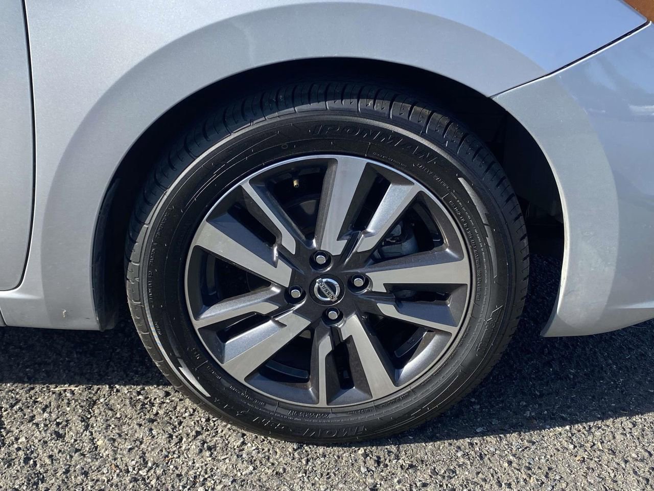 Used 2021 Nissan Versa SV FWD image 9