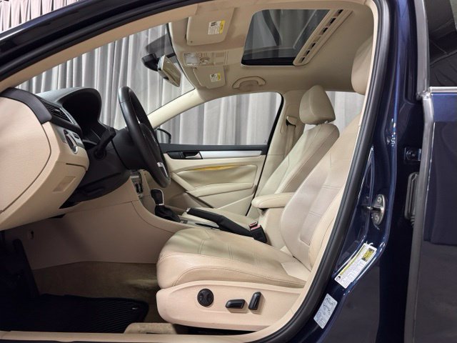 Used 2013 Volkswagen Passat 2.5 SE FWD image 21