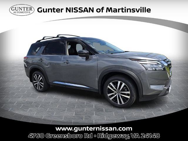 Certified 2025 Nissan Pathfinder Platinum w/ Cargo Package AWD/4WD image 1