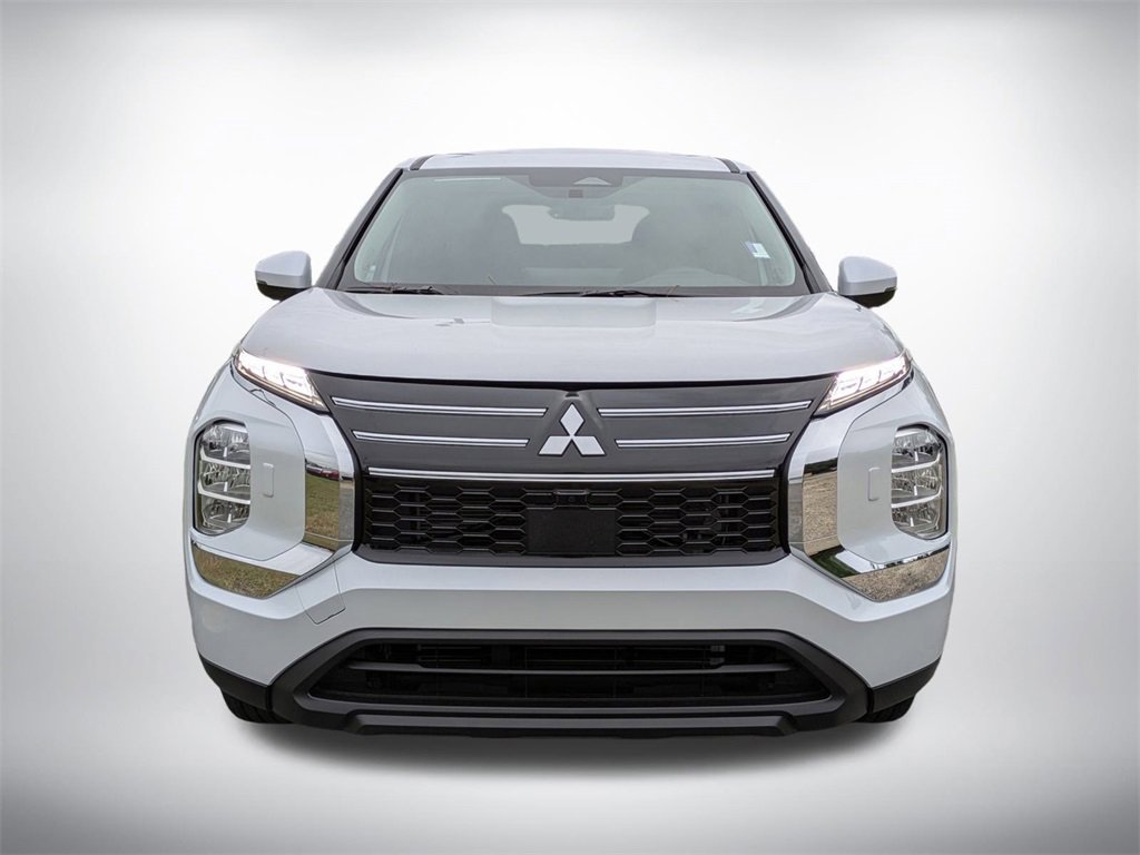 New 2025 Mitsubishi Outlander ES image 9