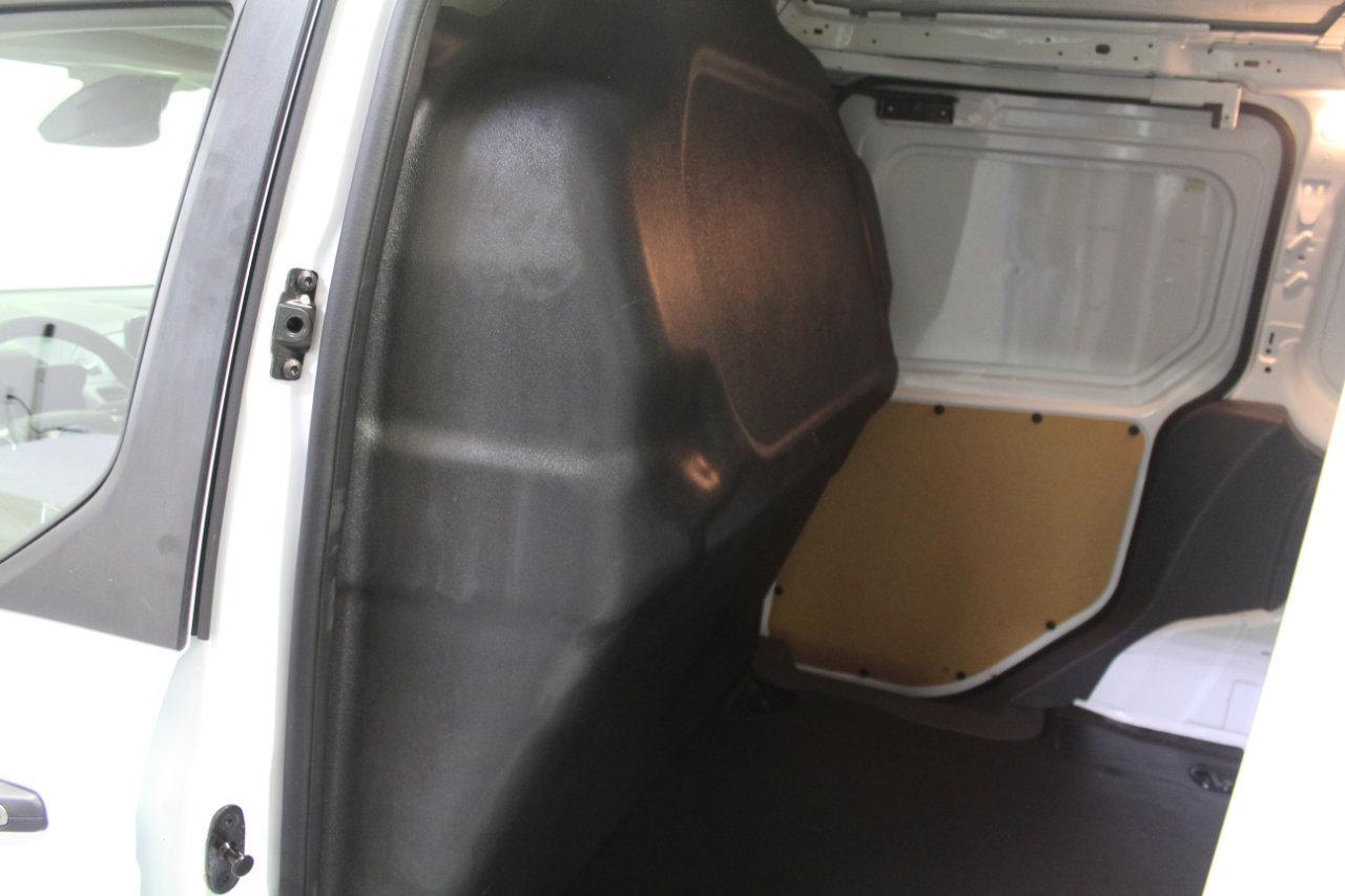 Used 2019 Ford Transit Connect XLT image 19