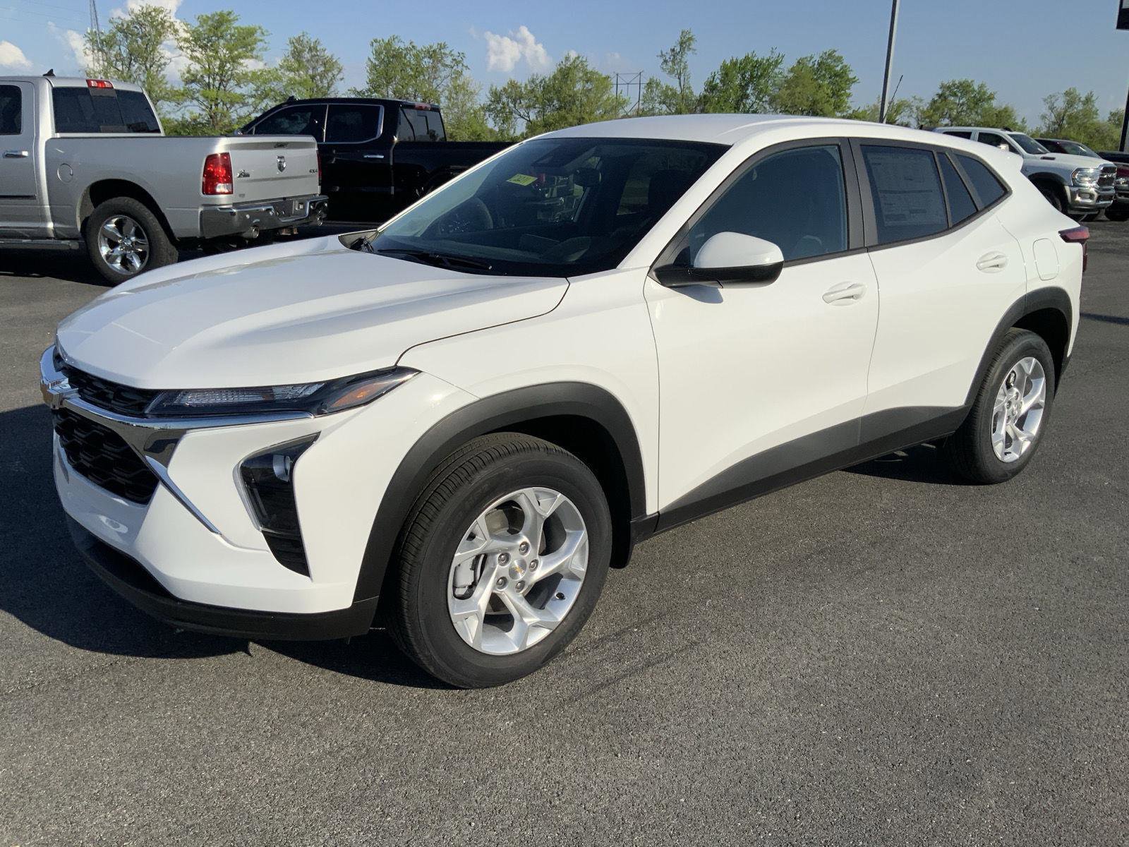 New 2026 Chevrolet Trax LS w/ LS Convenience Package FWD image 4