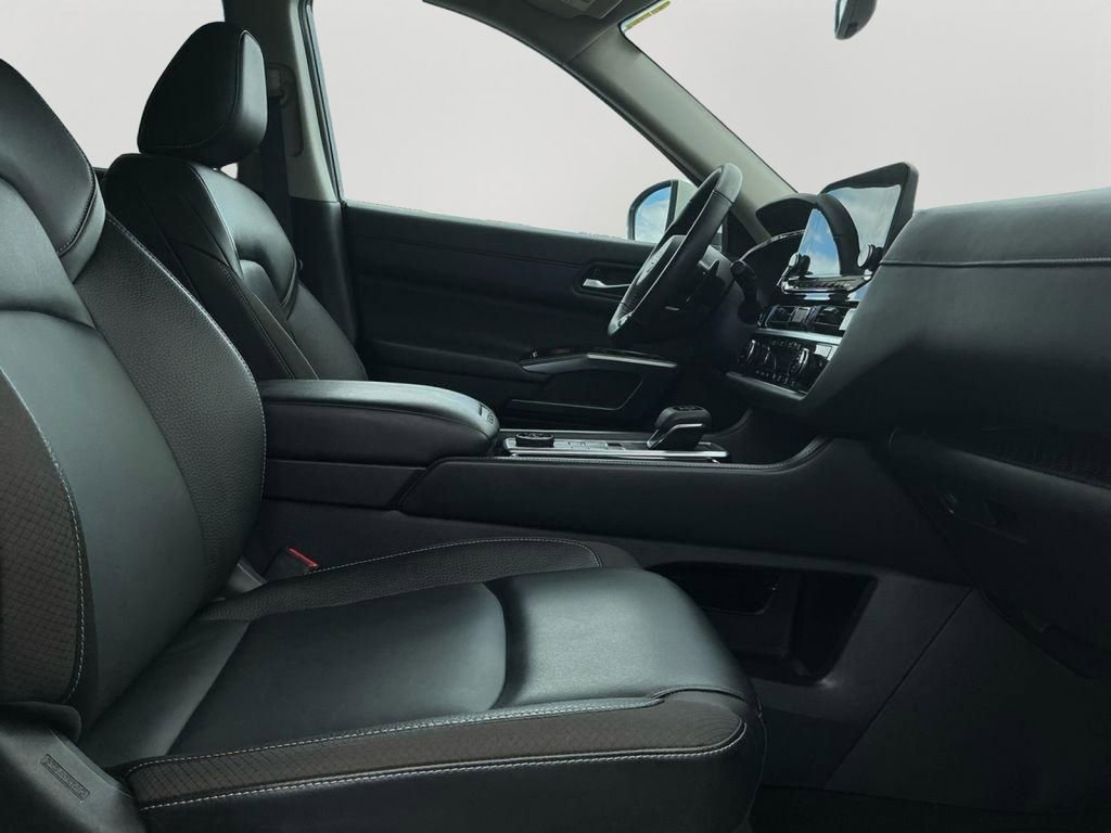 Used 2024 Nissan Pathfinder SL image 12