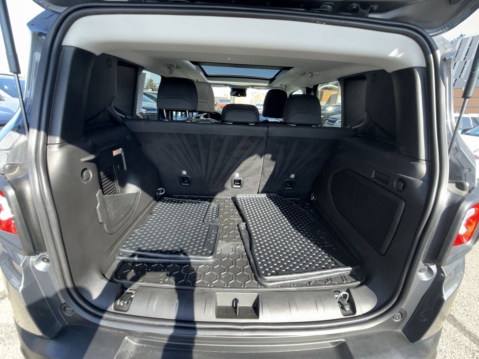 Used 2023 Jeep Renegade Latitude w/ Sun/Sound Group image 26