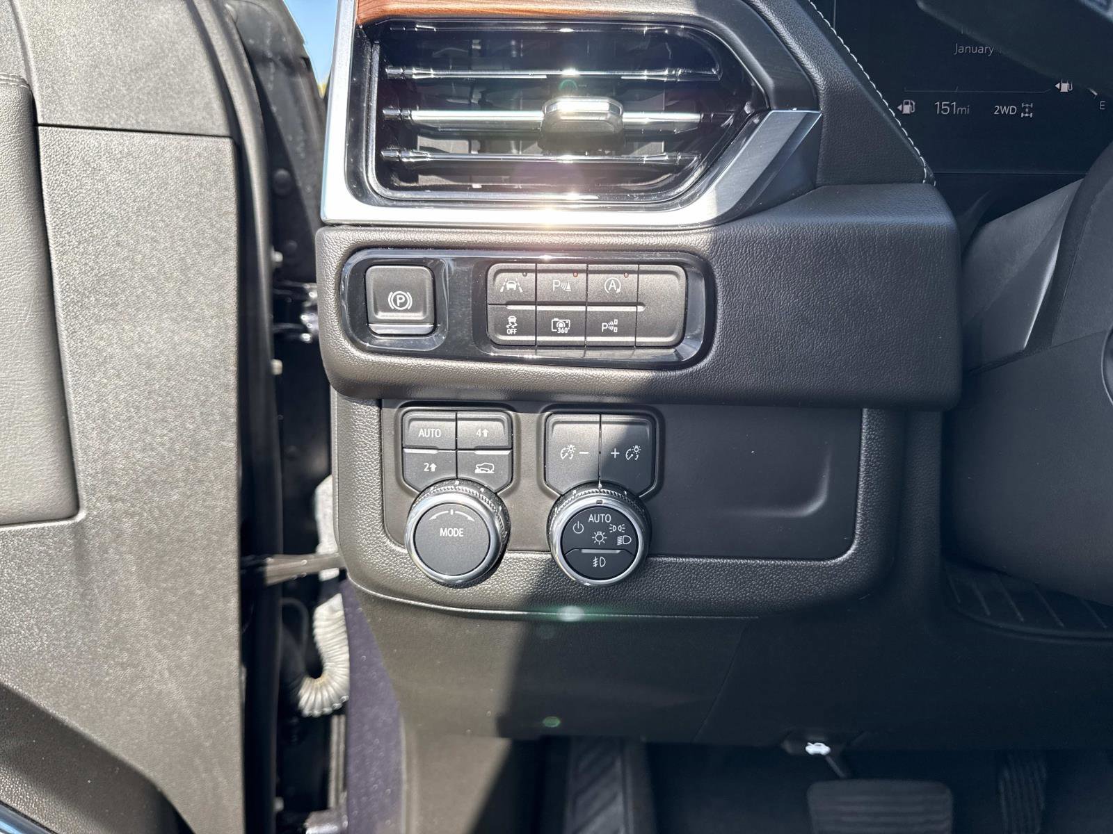 Used 2025 GMC Yukon Denali image 32