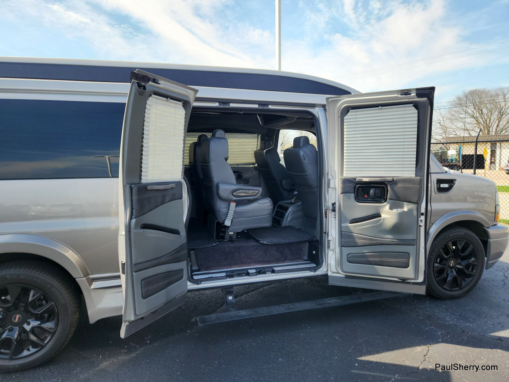 Used 2023 GMC Savana 2500 Extended RWD image 26