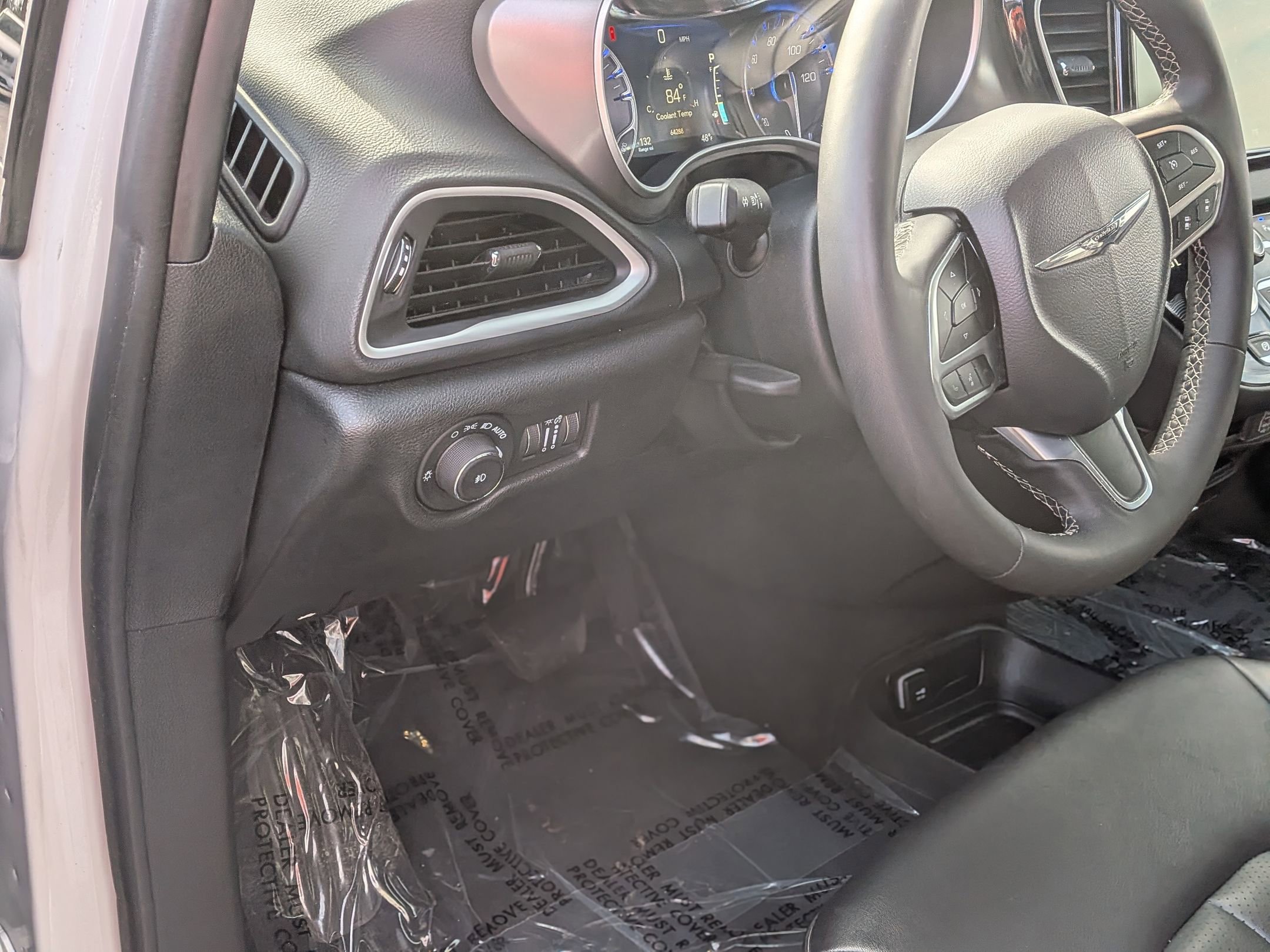 Used 2025 Chrysler Pacifica Select image 17