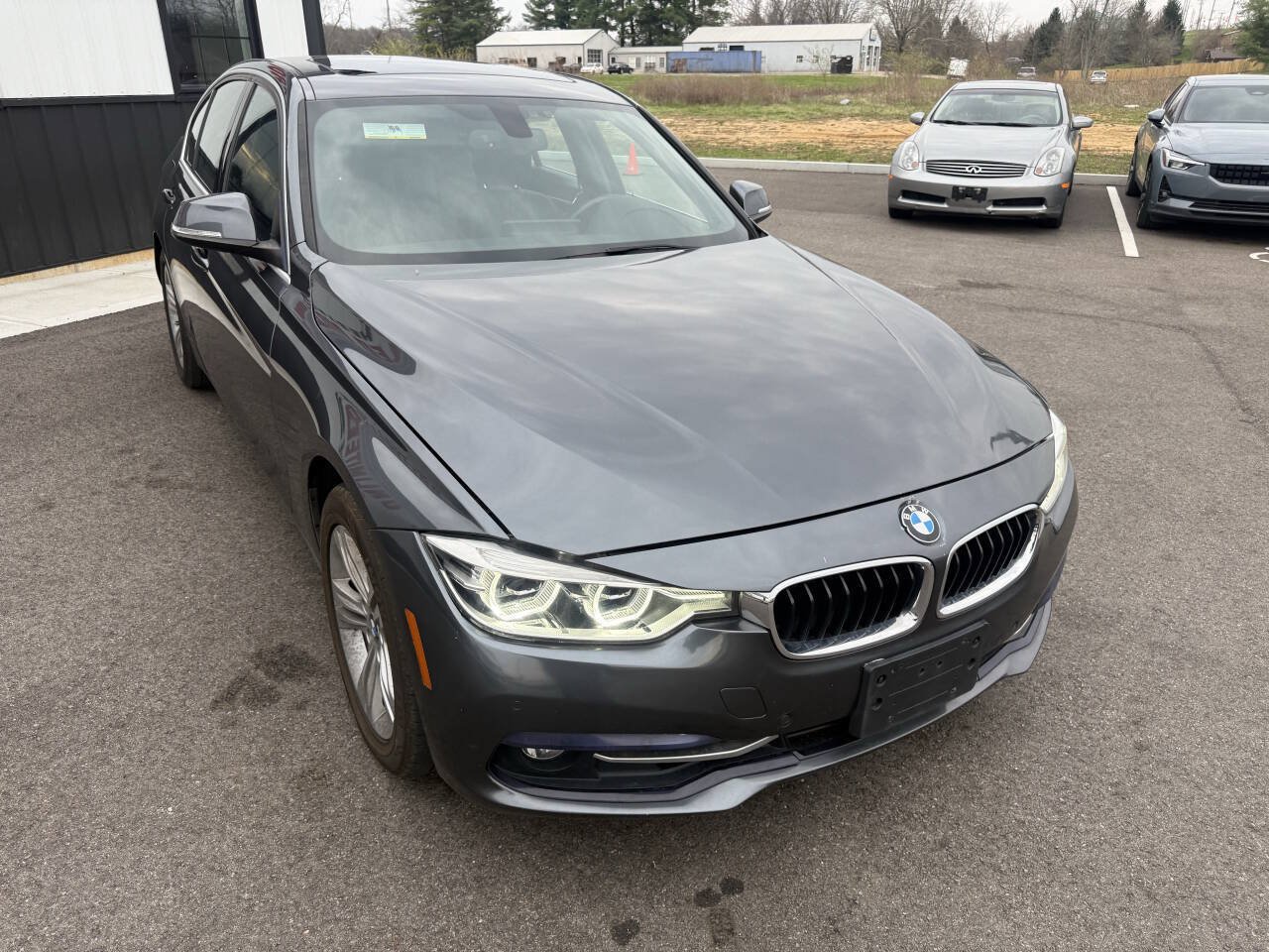 Used 2017 BMW 330i xDrive Sedan AWD/4WD image 4