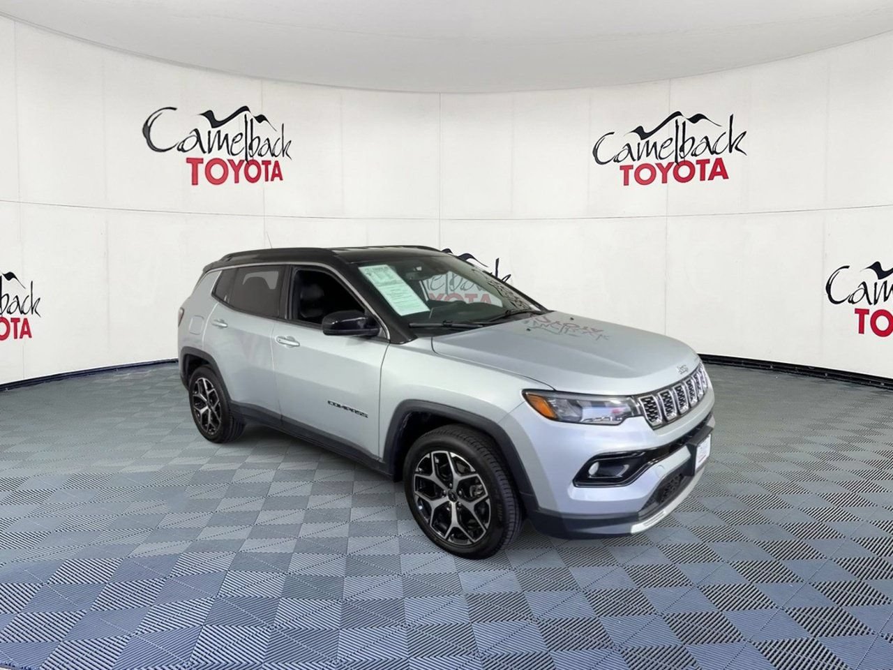 Used 2025 Jeep Compass Limited AWD/4WD image 5