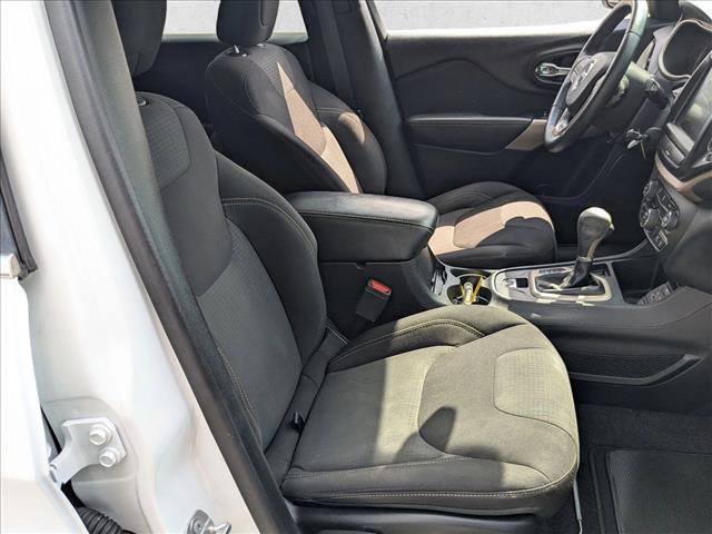 Used 2017 Jeep Cherokee Latitude image 18