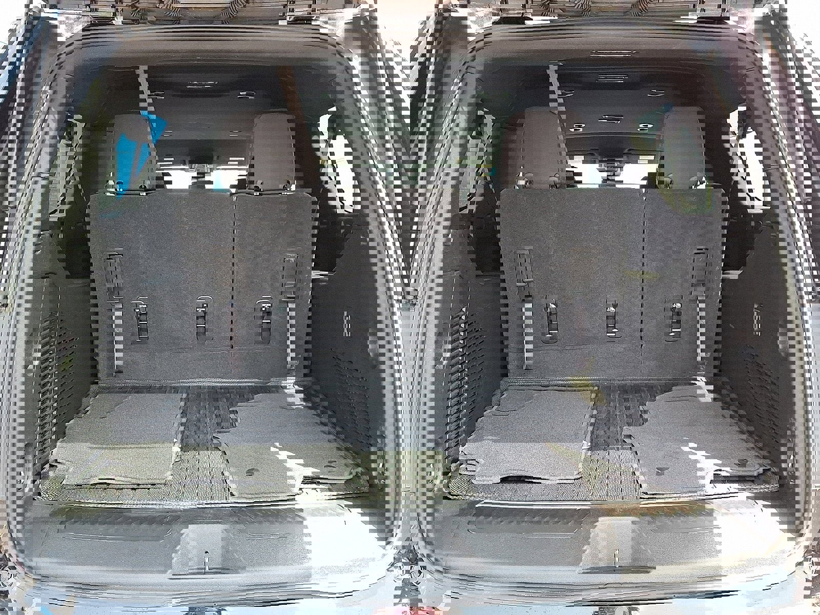 Used 2024 Chevrolet Suburban LS image 30