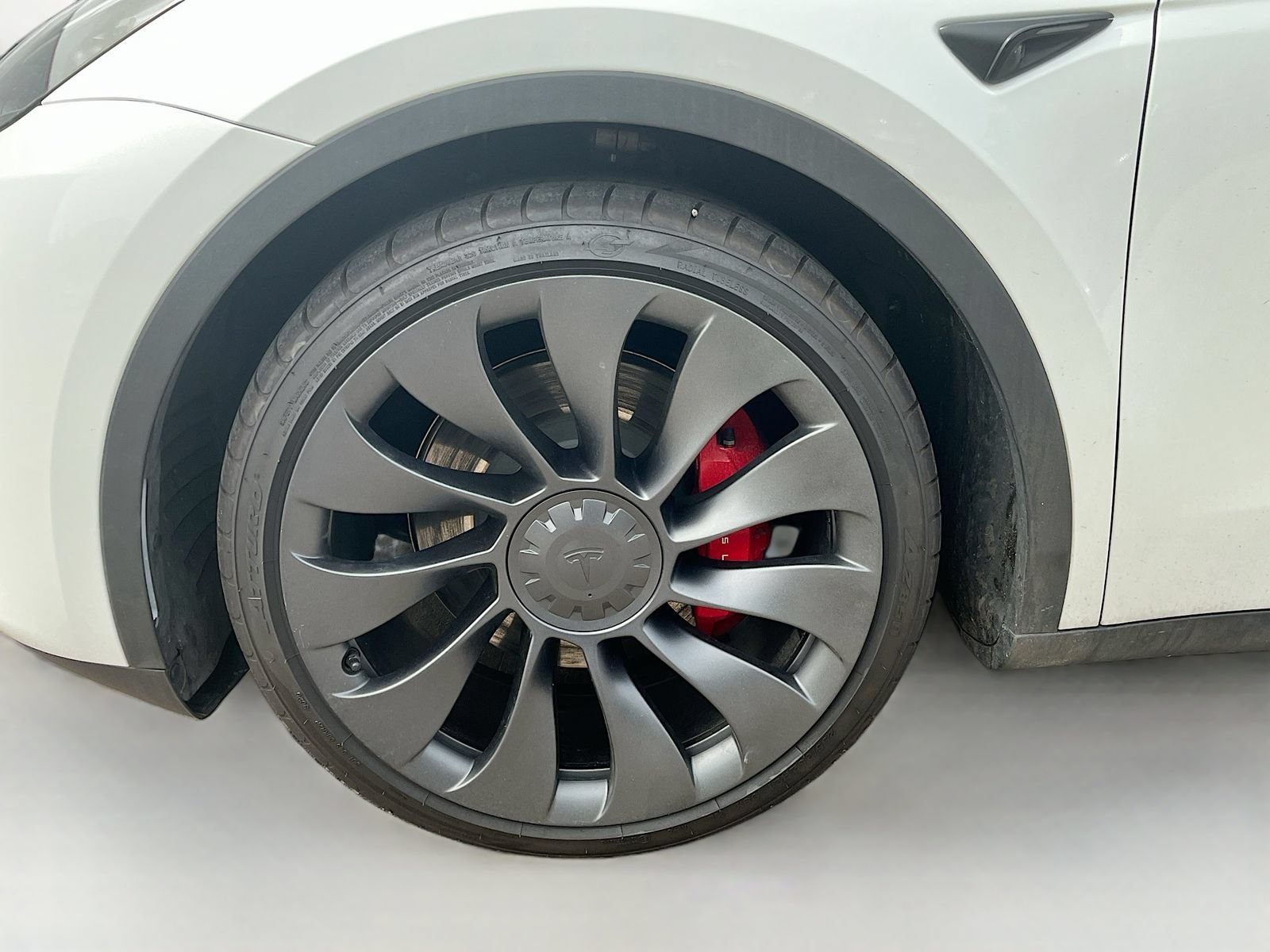 Used 2024 Tesla Model Y Performance AWD/4WD image 29