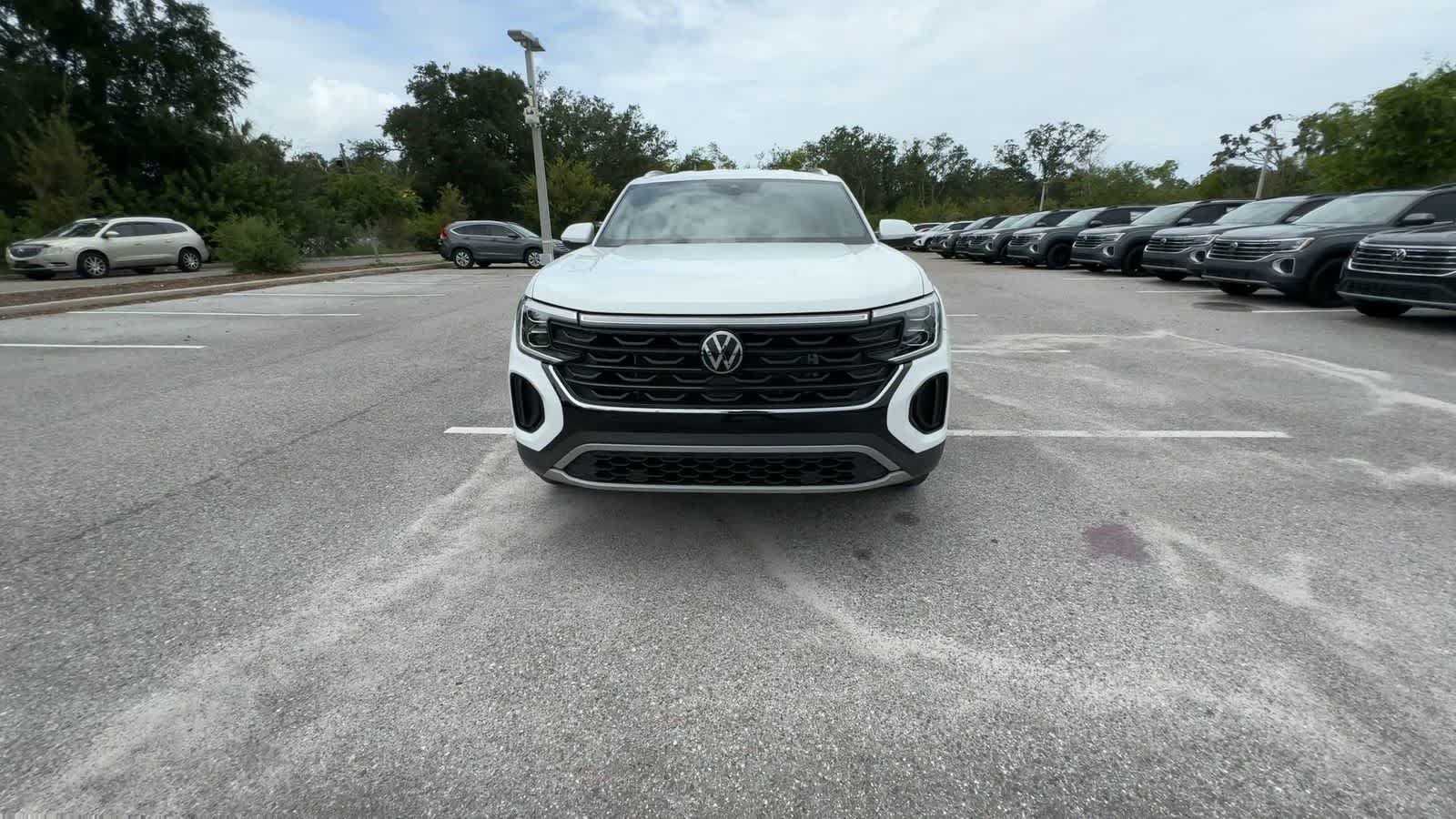 Certified 2024 Volkswagen Atlas Cross Sport SE FWD image 3