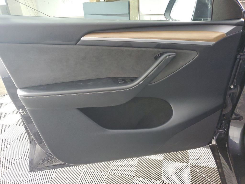 Used 2024 Tesla Model Y Long Range image 26
